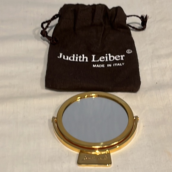Judith Lieber, Gray snakeskin purse. Comb and mirror, mirror bag, dust bag - Picture 12 of 16